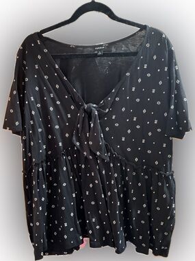 torrid Black Short-Sleeve Tie-Front Top with White Ditsy Motif